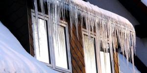 https://pixabay.com/photos/ice-icicle-cold-winter-window-55457/